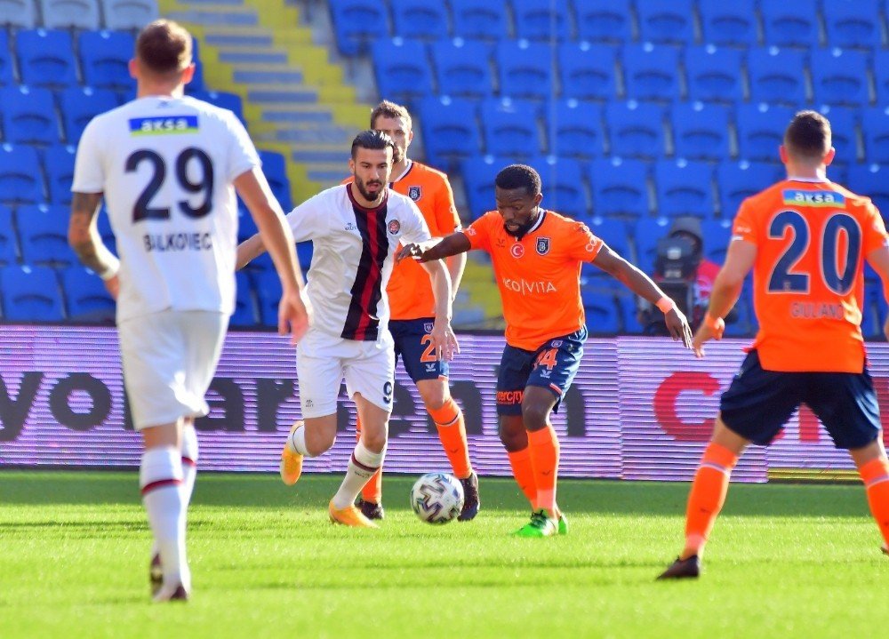 Süper Lig: Medipol Başakşehir: 0 - Fatih Karagümrük: 0 (i̇lk Yarı)