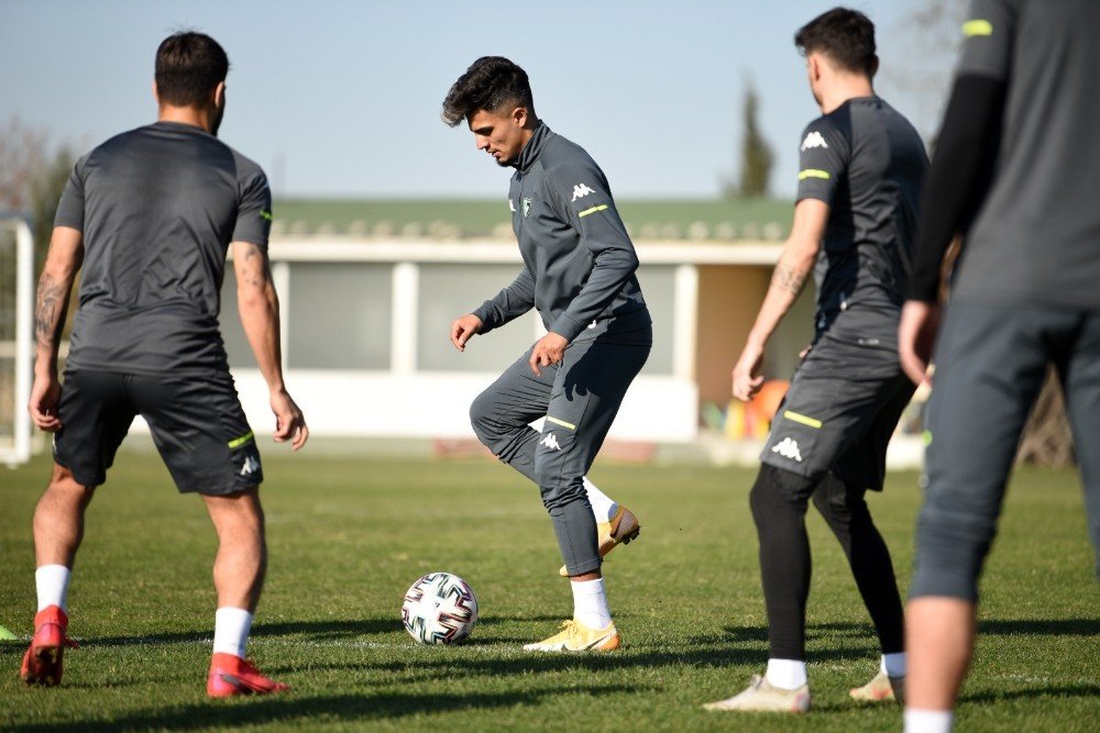 Denizlispor Ve Antalyaspor Maç Saatini Beklemeye Başladı