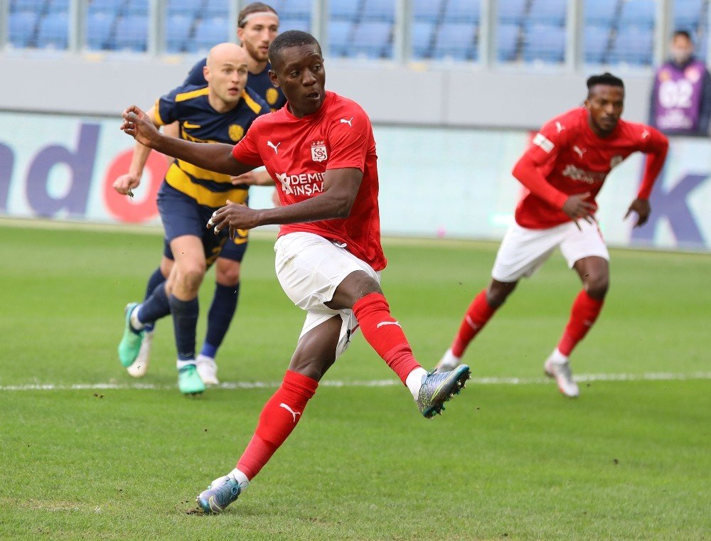 Max Gradel Ligdeki Gol Sayısını 7’ye Çıkarttı