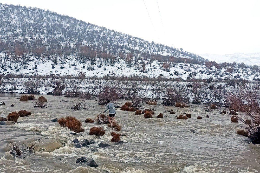 Diyarbakır’da Fırtınanın Bir Gecede Yıktığı Elektrik Şebekesi Onarıldı