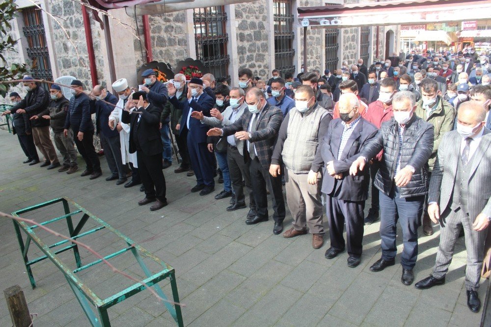 24 Gün İçinde Aynı Aileden 3 Kişi Korona Virüsten Hayatını Kaybetti