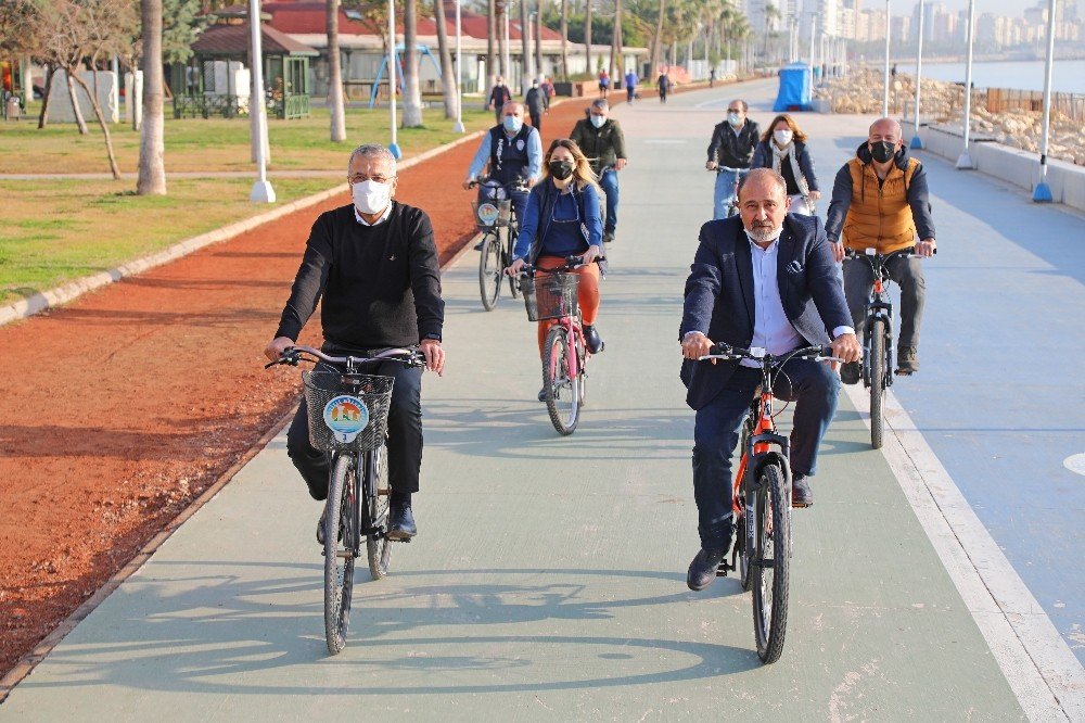 Başkan Tarhan, Kışın İ̇şe Bisikletle Gitme Gününde De Belediyeye Bisikletle Gitti