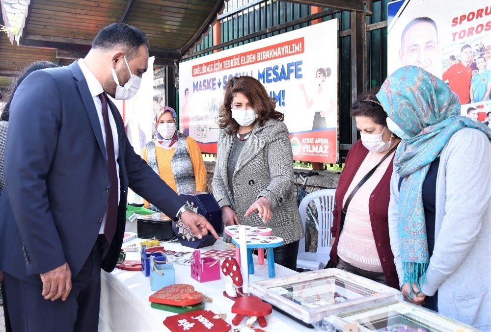 Tortek Kursiyerleri, El Emeği Ürünlerini Sevgililer Günü İçin Sergiledi