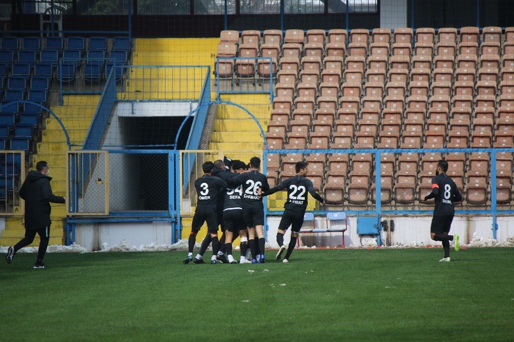 2. Lig Kırmızı Grup: Kardemir Karabükspor: 0 - Bayburt Özel İ̇darespor: 3