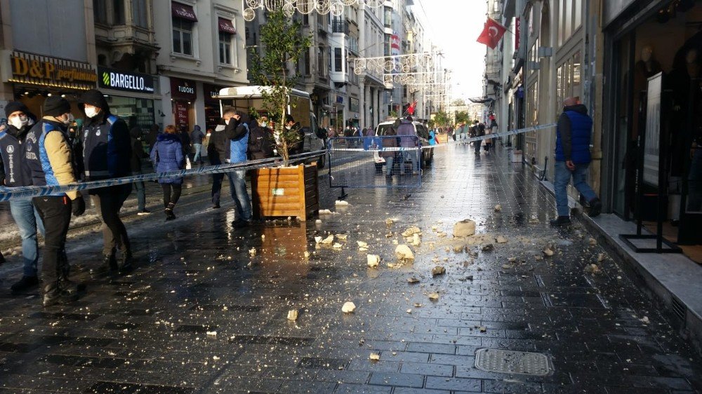 İ̇stiklal Caddesi’nde Faciadan Dönüldü