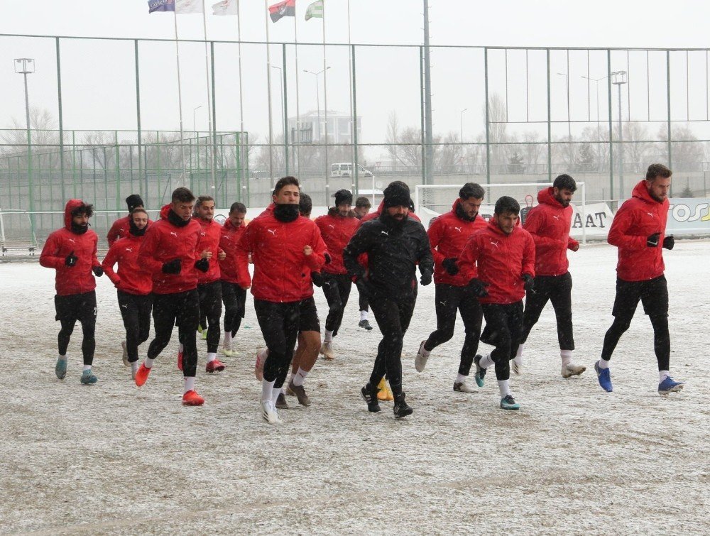 Sivas Belediyespor, Kar Altında Çalıştı