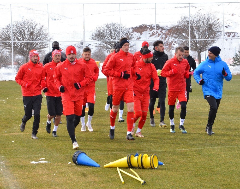 Sivasspor Eksi 7 Derecede İdman Yaptı