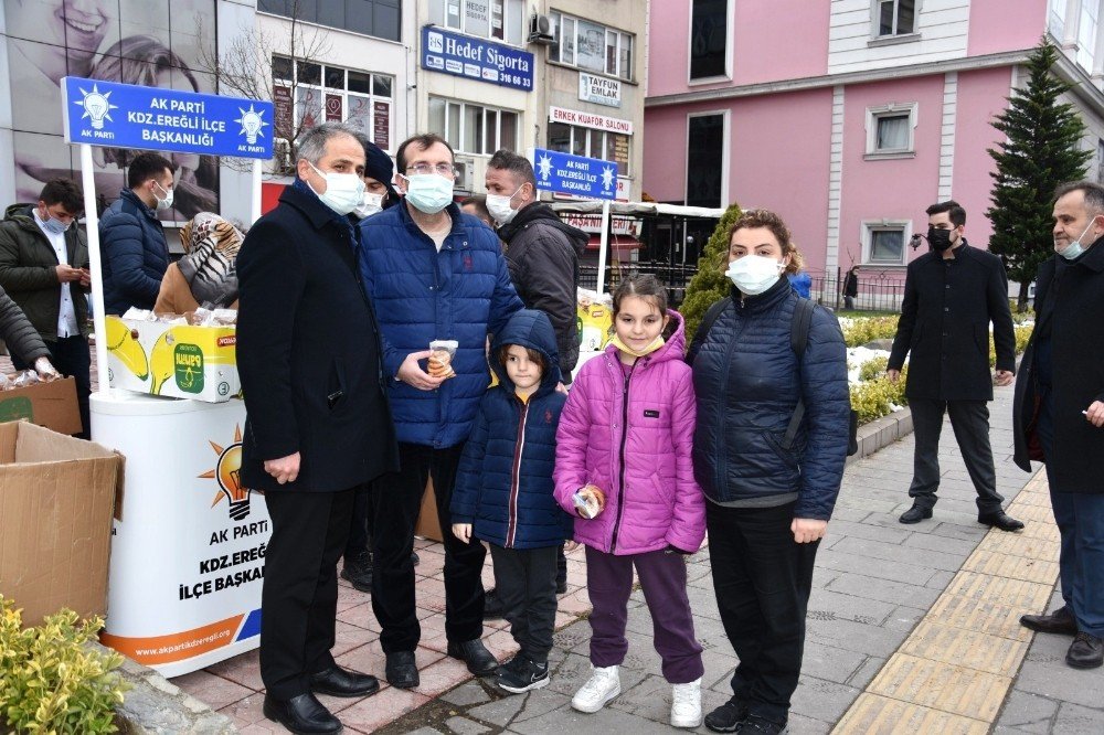 Vatandaşlara Kandil Simidi Dağıtıldı