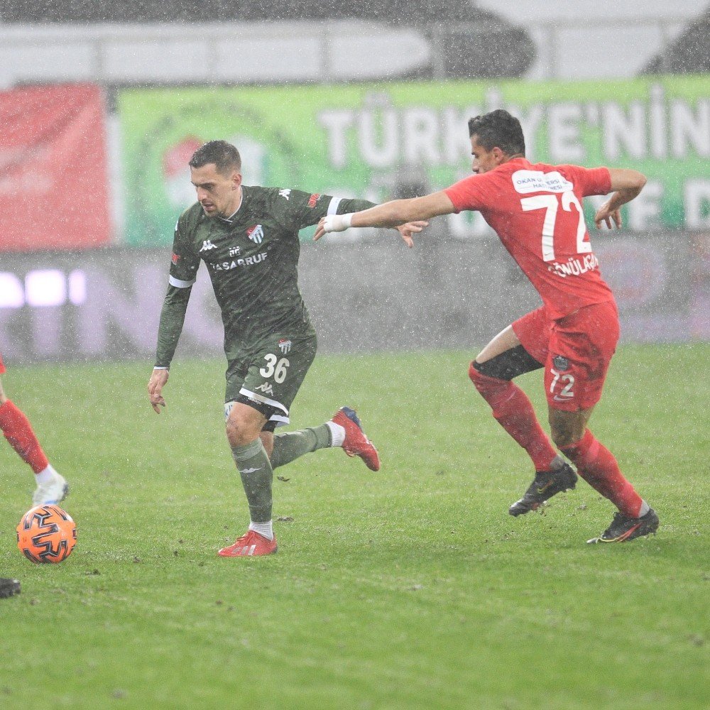 Bursaspor’da Burak Altıparmak Ve Burak Kapacak, Balıkesirspor Maçında Oynayabilecek