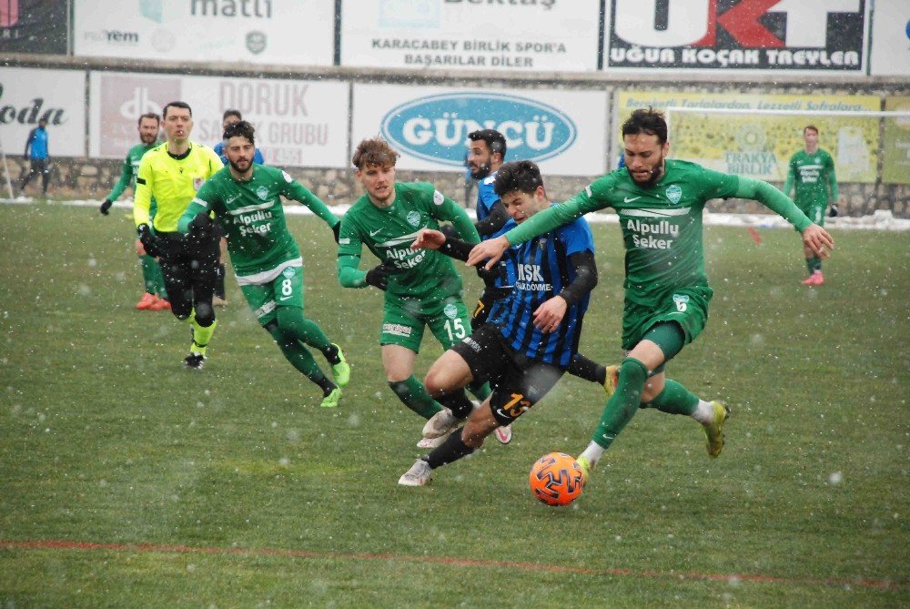 2. Lig Kırmızı Grup: Karacabey Belediyespor: 3 - Kırklarelispor: 1