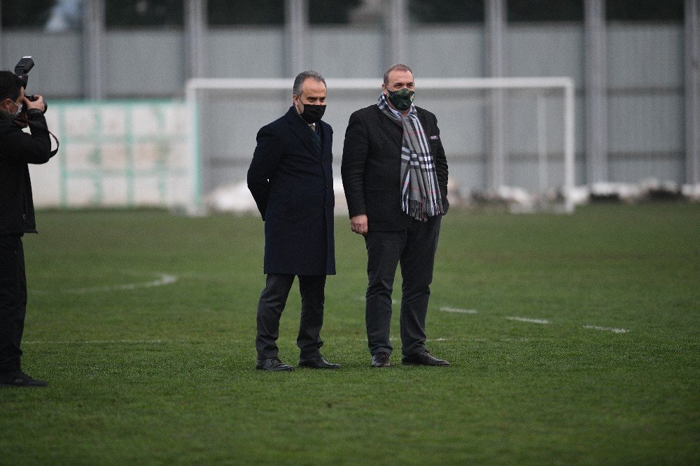 Bursa Büyükşehir Belediye Başkanı Aktaş, Bursaspor Antrenmanını Ziyaret Etti