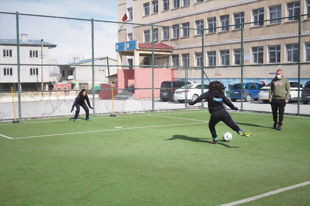 ’futbol Erkek Oyunudur’ Diyenlere İnat 7 Yıldır Yenilmiyorlar