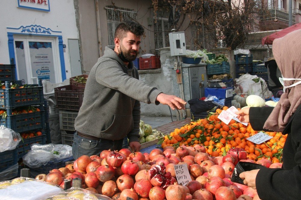 Soğuk Havalar Pazarlarda Meyve Fiyatlarını Etkiledi