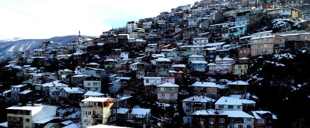 Tarihi Bursa Evleri Karda Başka Güzel