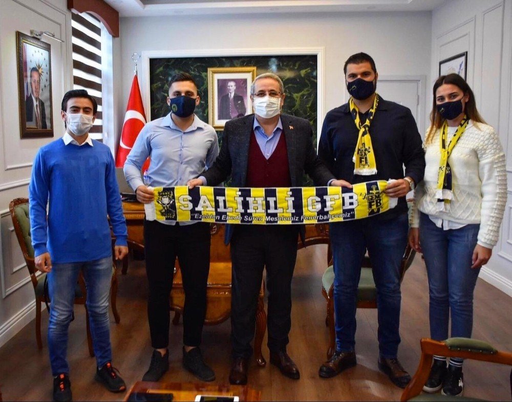 Genç Fenerbahçelilerden Kaymakam Sağlam’a Ve Kızılay’a Ziyaret