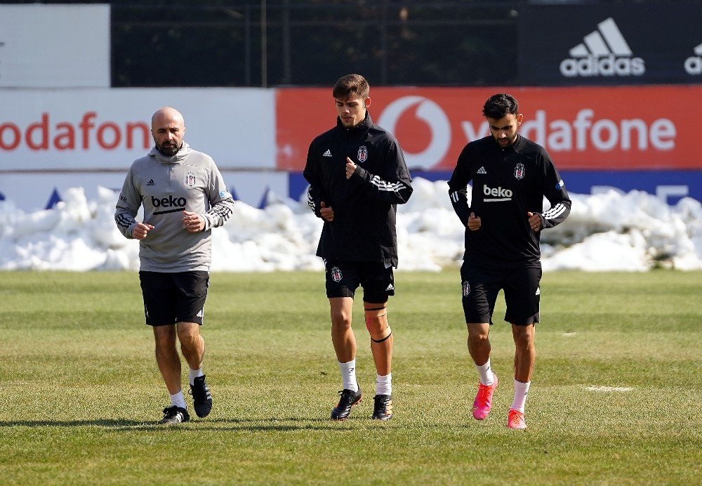 Beşiktaş’ta Ghezzal Ve Montero Sahaya İndi