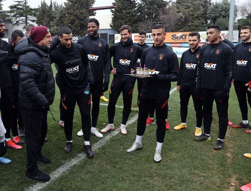 Galatasaray’da Younes Belhanda’nın Doğum Günü Kutlandı