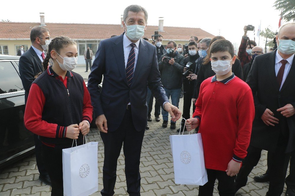 Milli Eğitim Bakanı Ziya Selçuk, Edirne’de Öğretmenlerle Buluştu