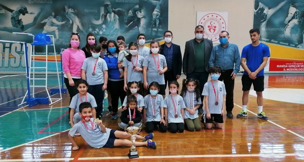 Yunusemreli Badmintonculardan 13 Madalya