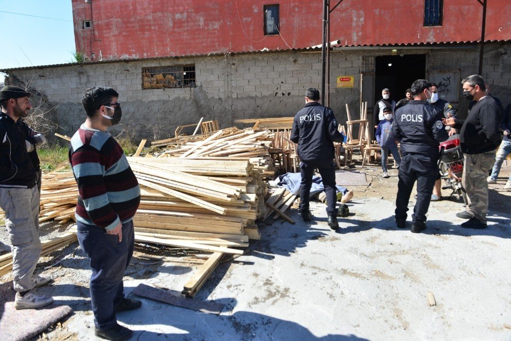 Kereste Altında Kalarak Ölen Kardeşe Son Bakış