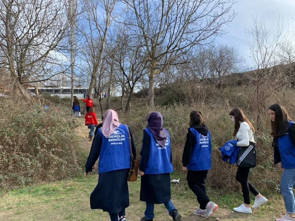 Gençlik Merkezi Gönüllü Gençlerle Birlikte Doğa Yürüyüşü Düzenledi