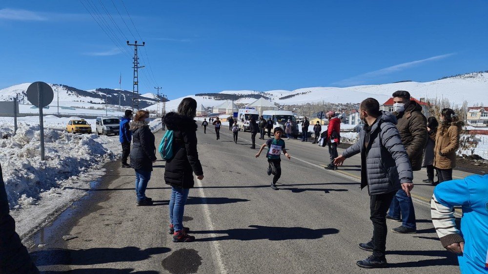 Kars’ta Atletizm Kros İl Seçmeleri Devam Ediyor