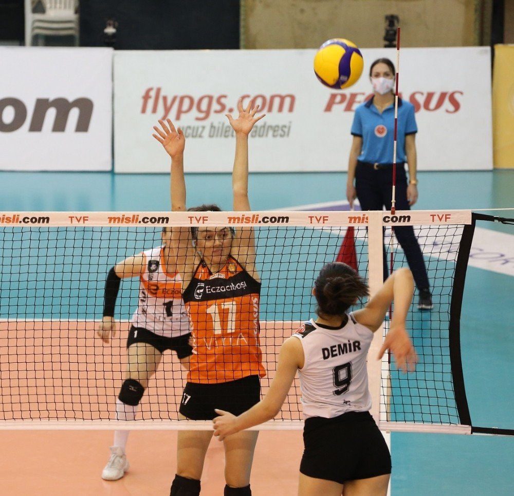 Eczacıbaşı Vitra, Beylikdüzü Voleybol İ̇htisas’ı 3-0 Mağlup Etti