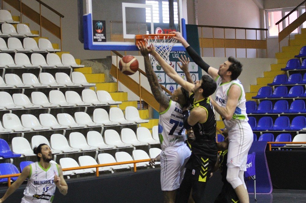 Türkiye Basketbol Ligi: Balıkesir Büyükşehir Belediyespor: 85 - İ̇stanbul Basket: 79