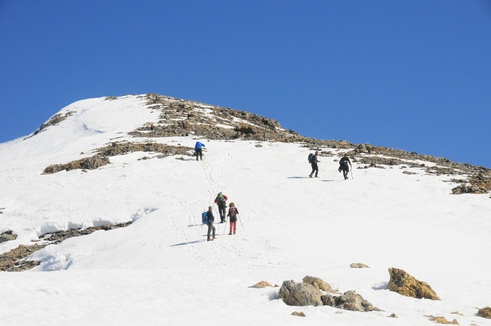 Tunceli’de Zel Dağ’ına Tırmanış Gerçekleştirildi