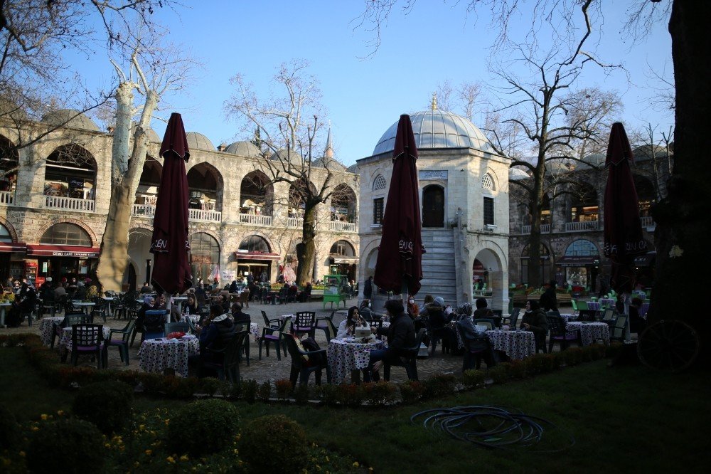 Bursa’nın Tarihi Hanları Ve Çarşıları 4 Ay Sonra Şenlendi