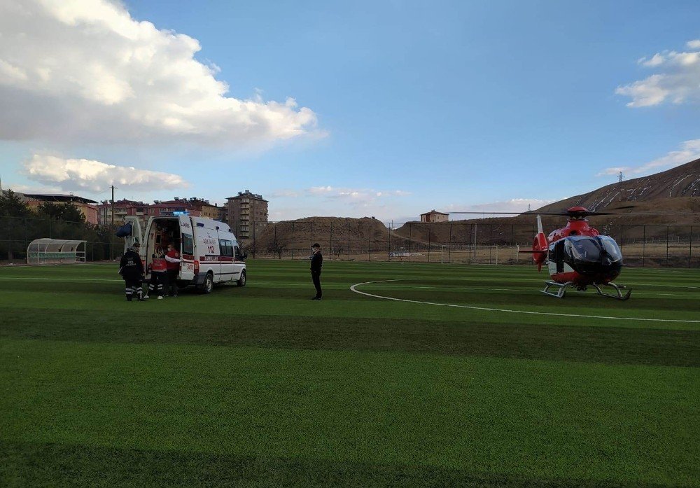 Elini Cam Kesen Gencin İmdadına Ambulans Helikopter Yetişti