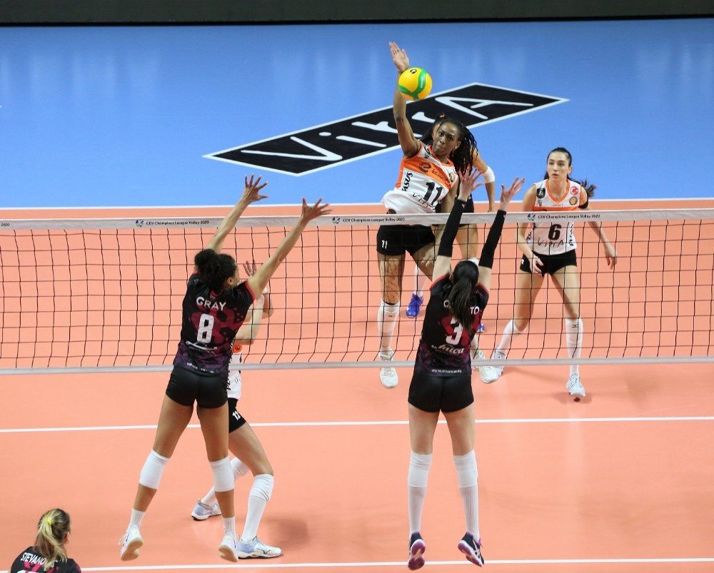 Eczacıbaşı Vitra, Çeyrek Finalde Elendi