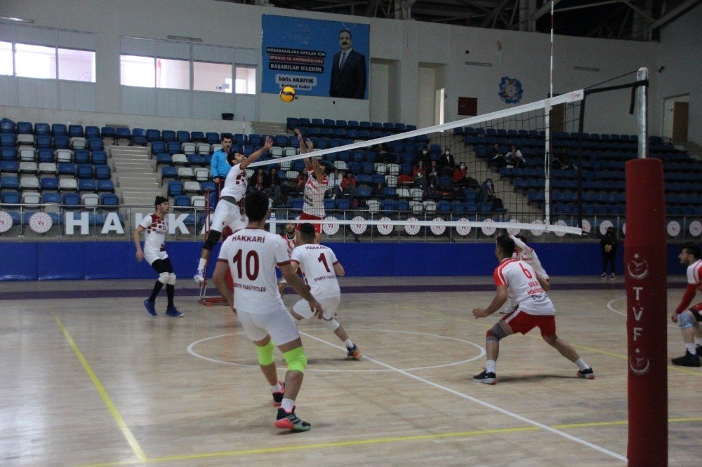 Hakkari Voleybol Takımı Diyarbakır’ı Evinde 3-2 Yendi