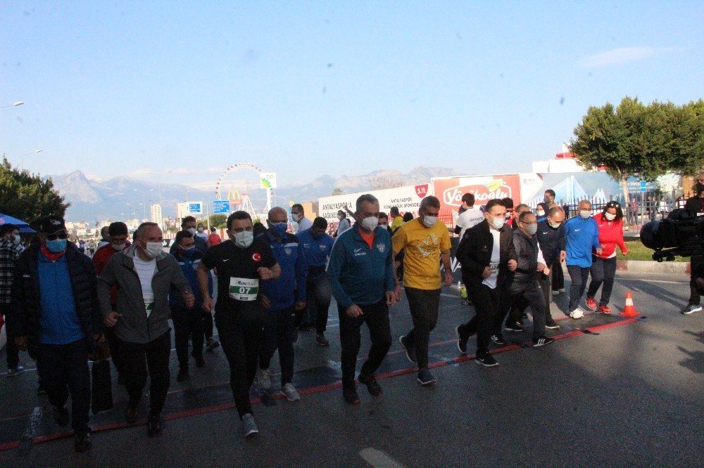 16. Runatolia Maratonu, 39 Ülkeden 3 Bin 500 Sporcunun Katılımı İle Koşuldu