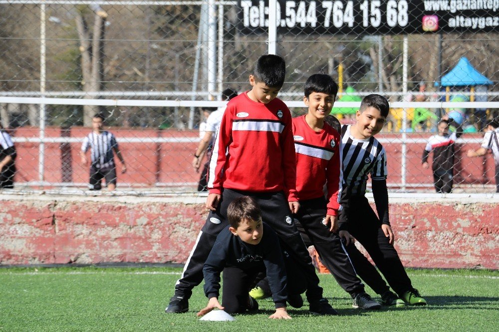 Normalleşme Başladı, Çocuklar Halı Sahalara Kavuştu