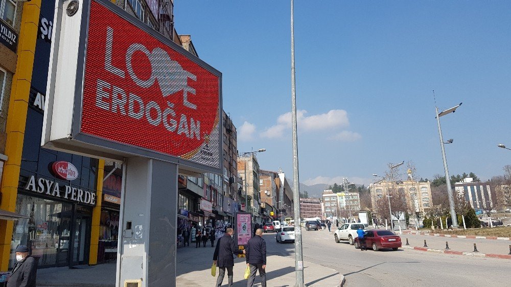 Karabük Ve Zonguldak’ta “love Erdoğan" Görseli Led Ekranlara Yansıtıldı