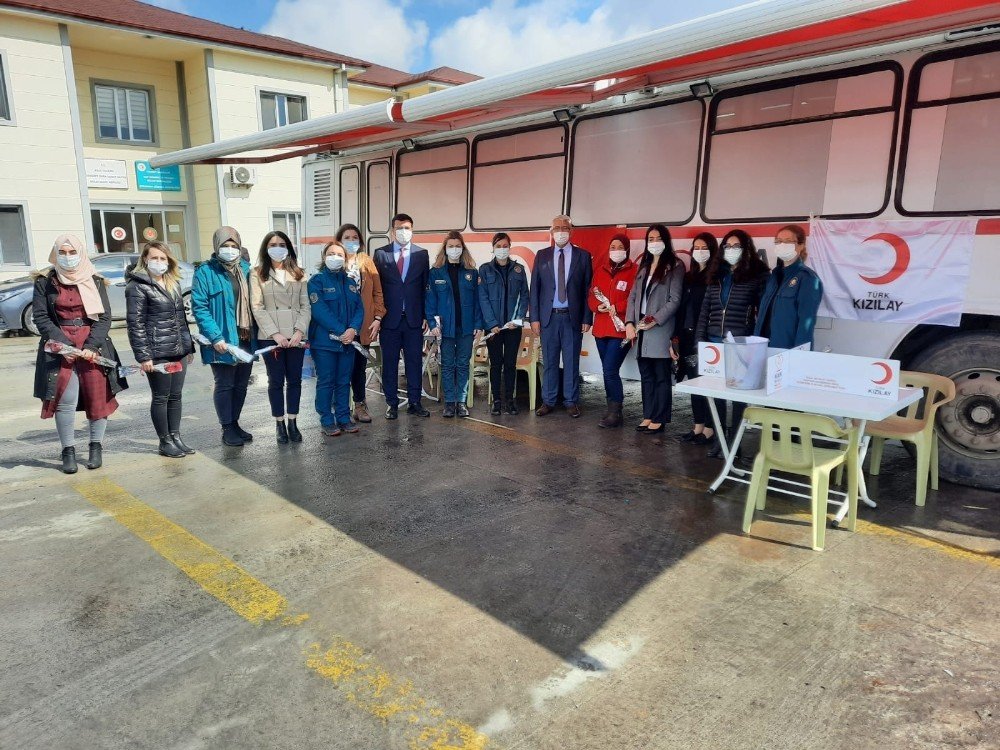 “i̇yiki Varsın Kan Dostum” Kampanyasına Gümrük Görevlilerinden Destek