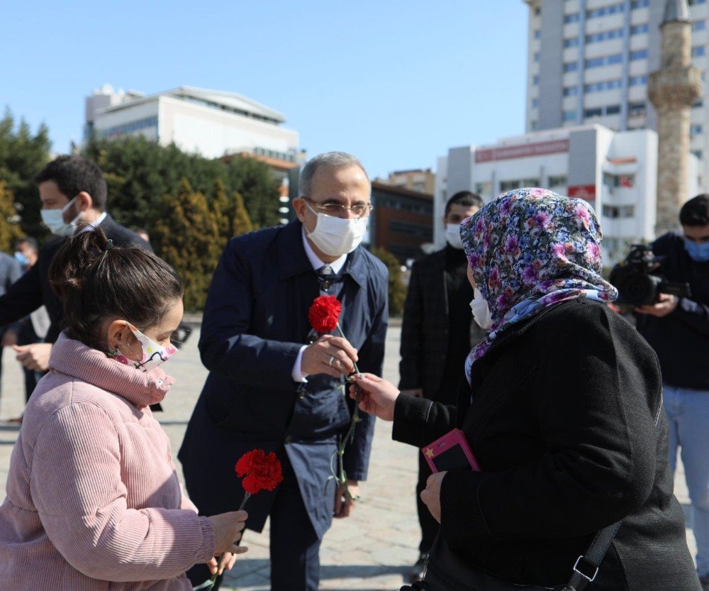 Ak Parti İ̇zmir Dünya Kadınlar Gününde 30 İlçede Sahadaydı