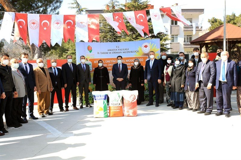 Kuraklığın Etkili Olduğu Amasya’da Çiftçilere Ayçiçeği Tohumu Desteği