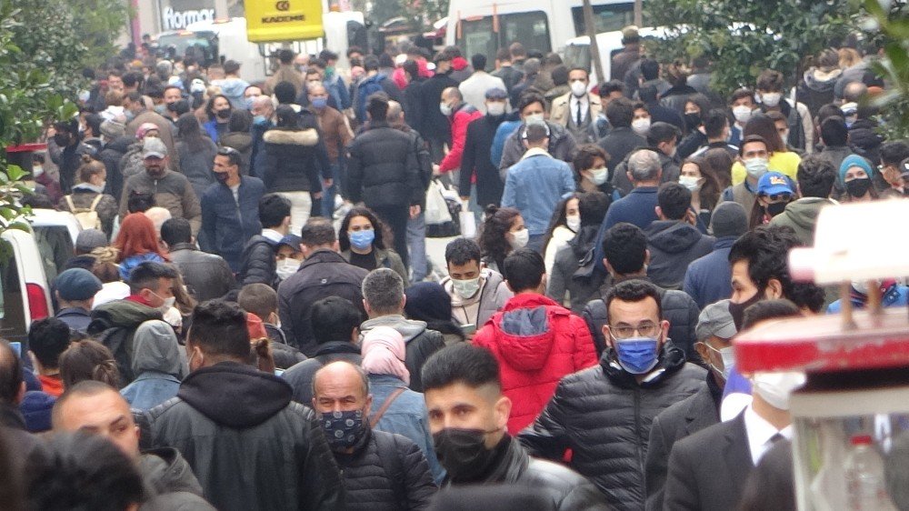 İ̇stiklal Caddesi’nde Yoğunluk, Girişler Kapatıldı