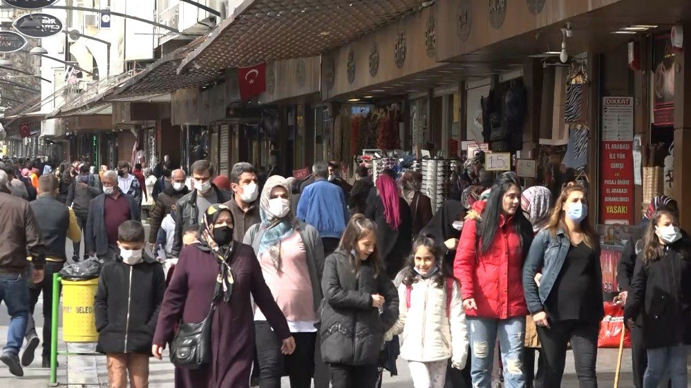 Gaziantep’te Vaka Sayısı Artıyor Çarşıda Yoğunluk Azalmıyor