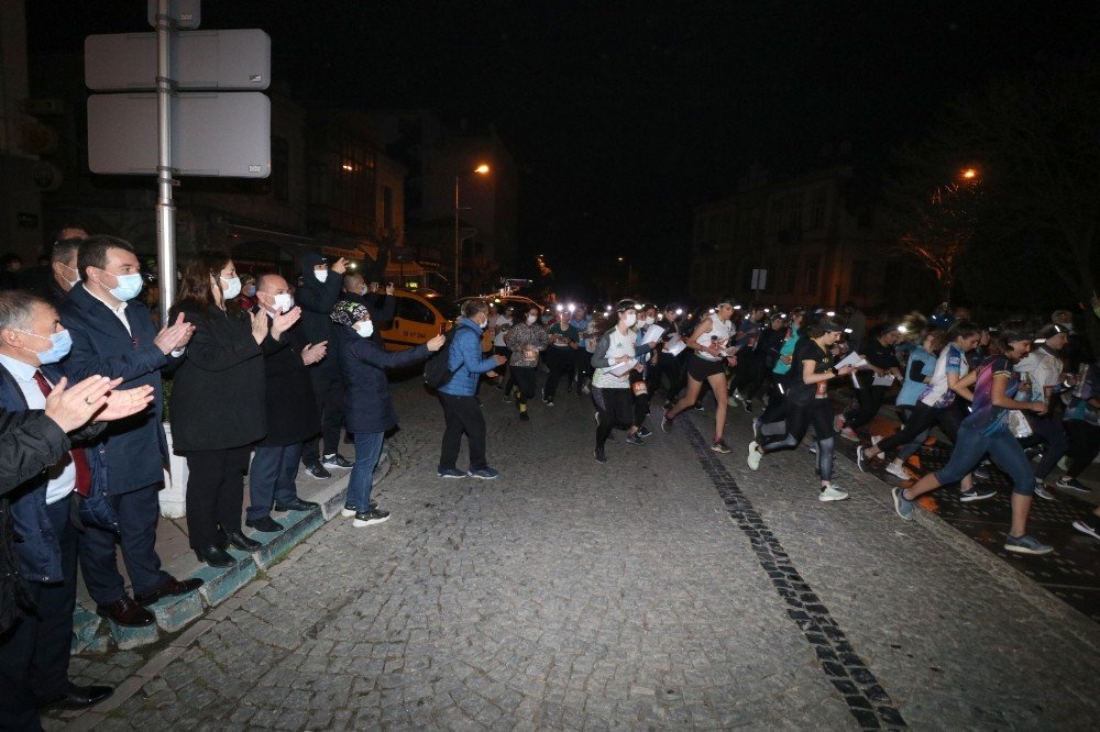 Bergama’da Oryantiring 2. Kademe Şampiyonası Gece Yarışı İle Başladı