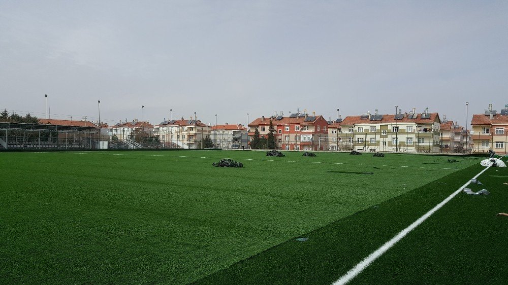 Yunuskent Futbol Sahası’nda Yenileme Çalışmaları Devam Ediyor