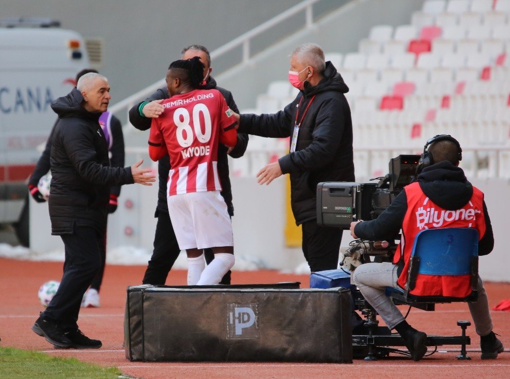 Sivasspor’da Kayode’den Şok Tepki!