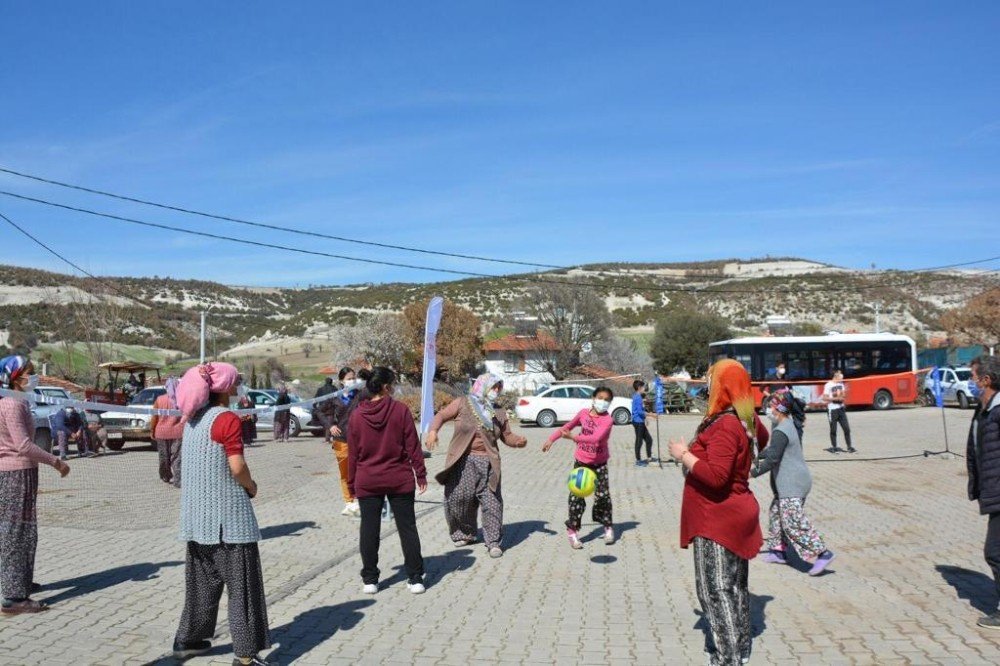 Selendi’deki Spor Panayırında Renkli Görüntüler