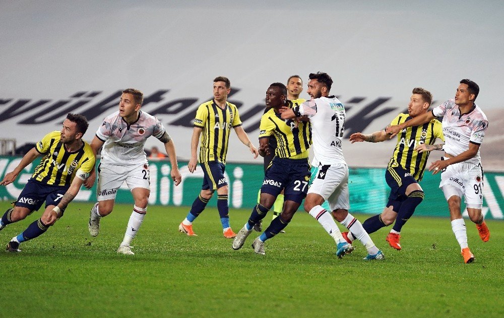 Süper Lig: Fenerbahçe: 1 - Gençlerbirliği: 1 (i̇lk Yarı)