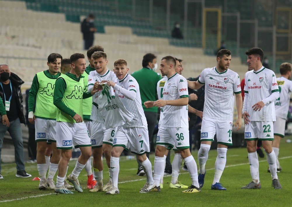 Bursaspor’un Golcü İsmi Burak Kapacak Cezalı Duruma Düştü