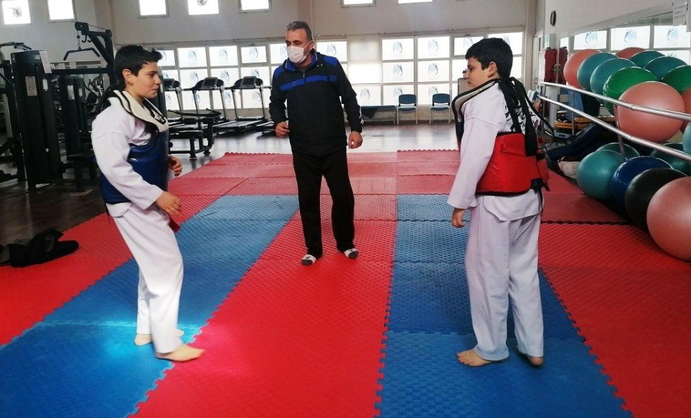 Yunusemreli Taekwonducular Çalışmalarını Sürdürüyor