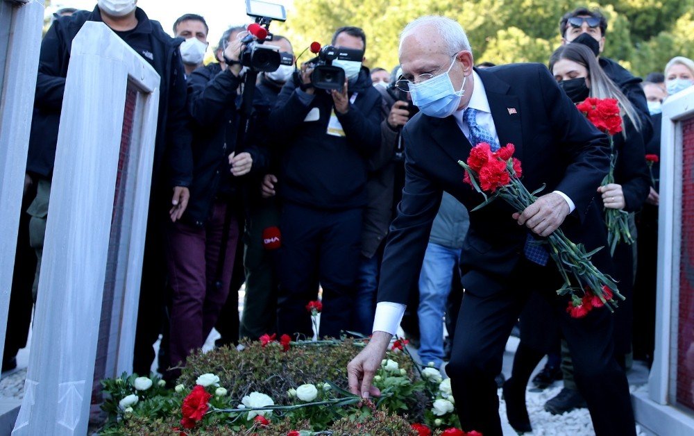 Chp Genel Başkanı Kılıçdaroğlu’ndan, Çanakkale Zaferi Etkinlikleri Kapsamında Şehitlik Abidesine Ziyaret