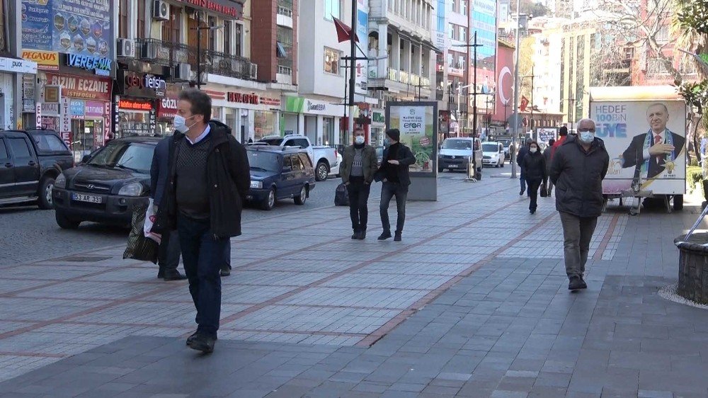 Covid 19 Vakalarının Düştüğü Rize’de Yöre Halkı Rehavete Kapılmamaya Özen Gösteriyor